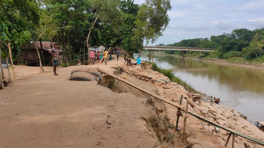 Manu River Embankment Collapse.jpg