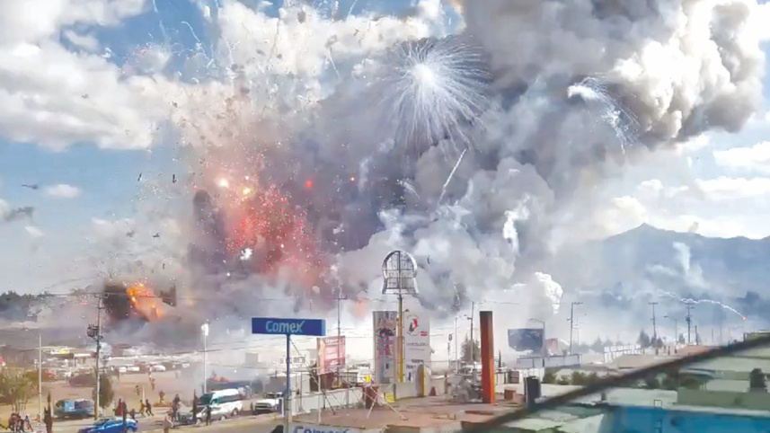 mexico fireworks blast 1.jpg