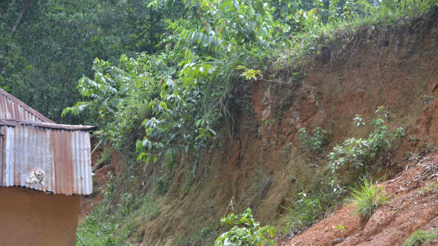 Moulvibazar tila dhos (12).JPG