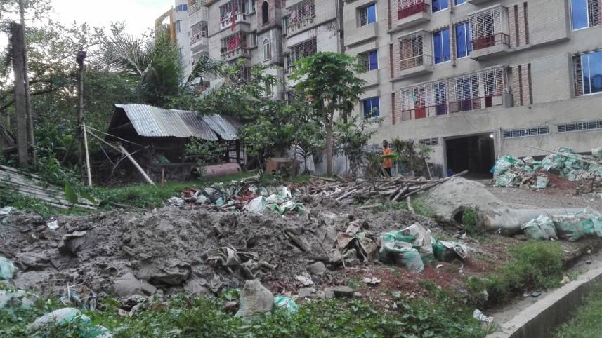 Mymensingh pond grabbing.jpg