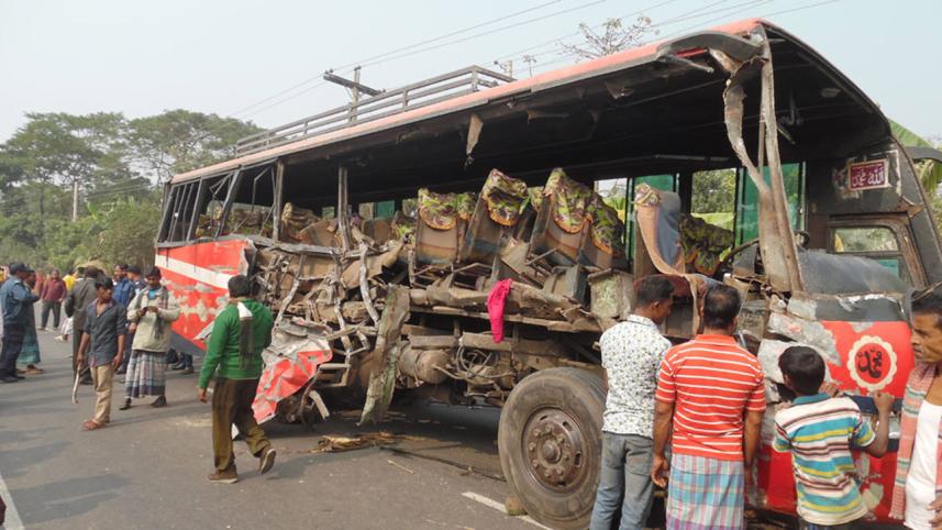 mymensingh road crash.jpg