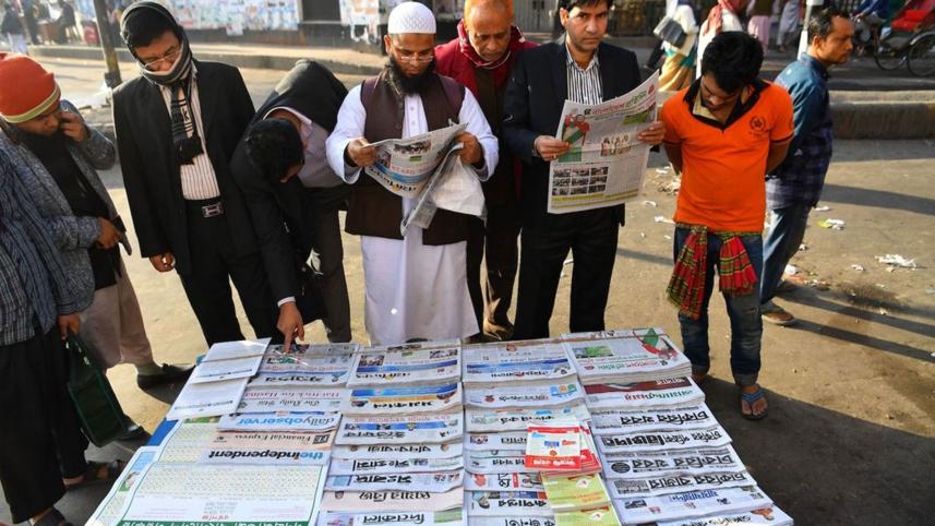 news-stand-dhaka-street.jpg