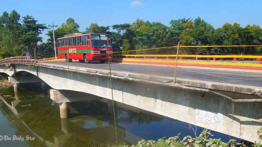 Nilphamari,-Bridge-on-Dhaka-Dinajpur-highway-vulnerable--1.jpg