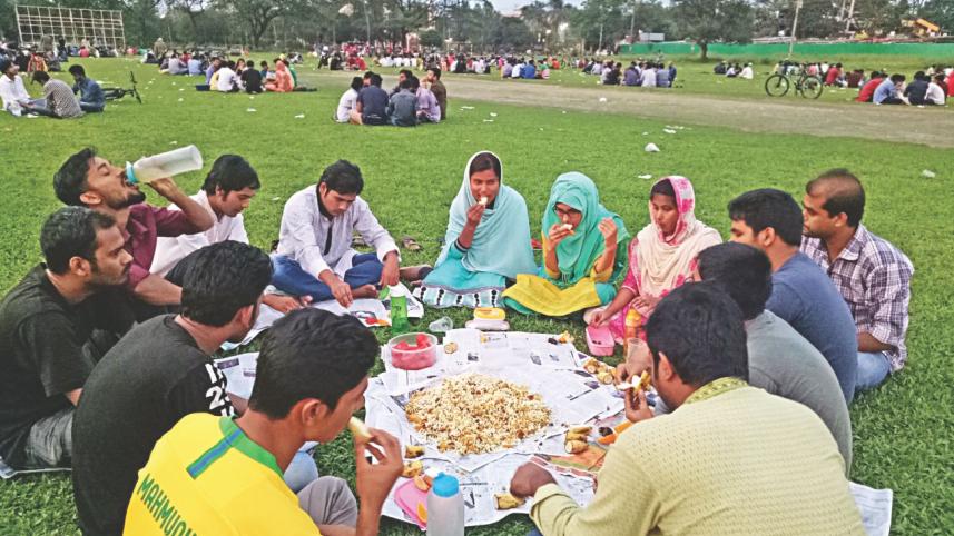 Open air iftar.jpg