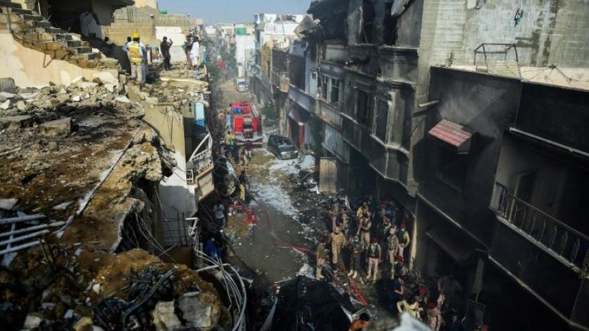 Pakistan-plane crash.jpg