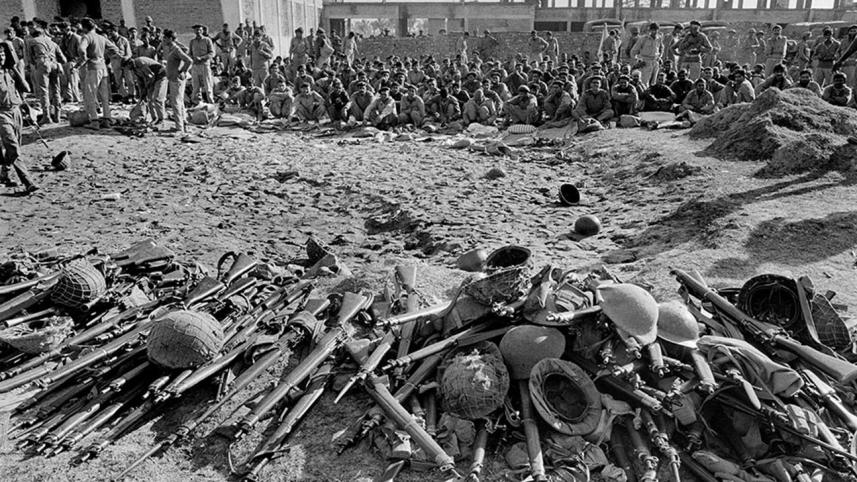 Pakistani prisoners-liberation war-magnum photo.jpg