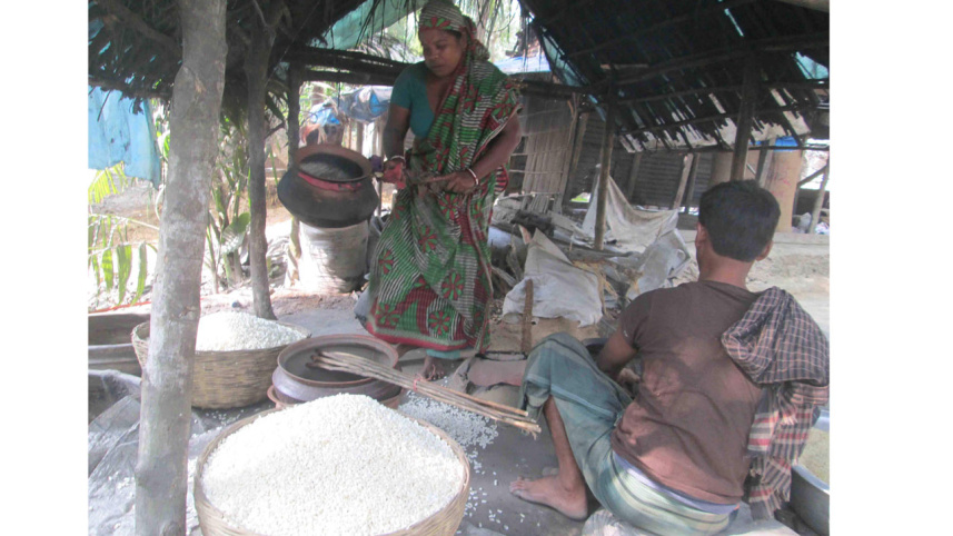 Pirojpur,-Making-Muri--1.jpg