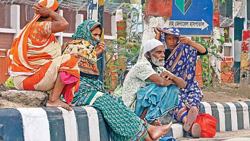 poor-Bangladeshiwaiting-cash-assistance.jpg