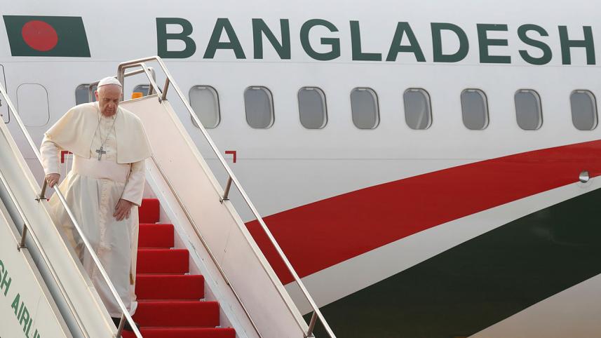 Pope Francis arrives in Dhaka