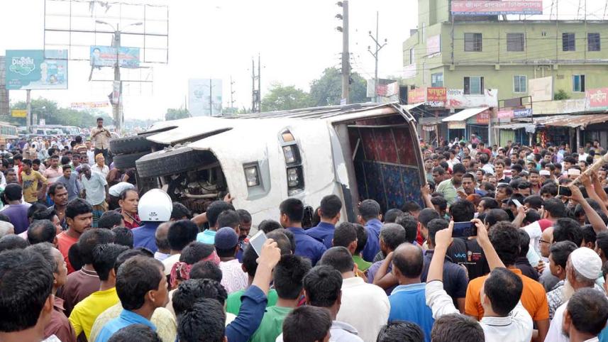 Rangpur road accident 02.jpg