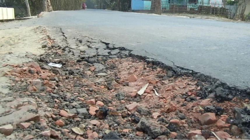 road collapses Lalmonirhat.jpg