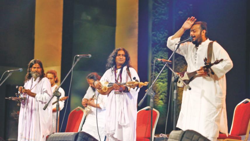 Rob Fakir performs at the fest.