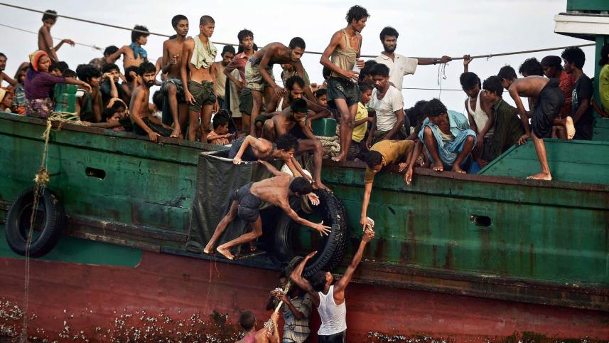 Rohingya-refugees-at-sea.jpg