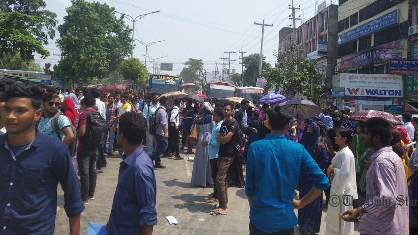 College students block Dhaka-Aricha highway