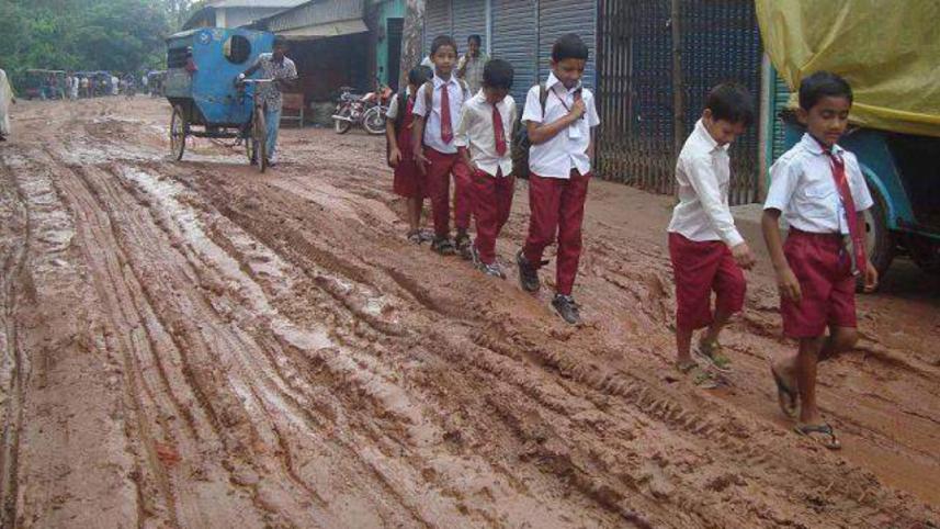 School kids walk 1.jpg