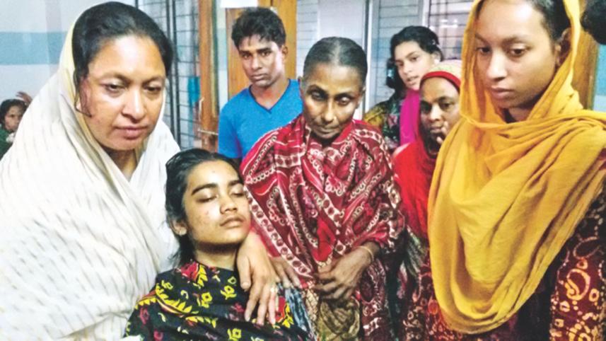 schoolgirl Smrity Akter.jpg