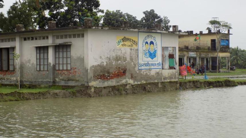Schoolhouse faces collapse.jpg