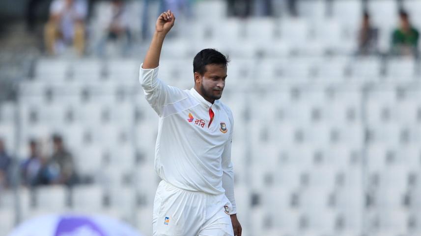 Shakib Al Hasan fifer.jpg