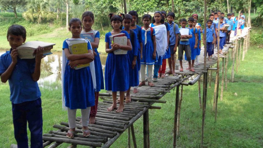 Students of Nurar Potal Government Primary School.jpg