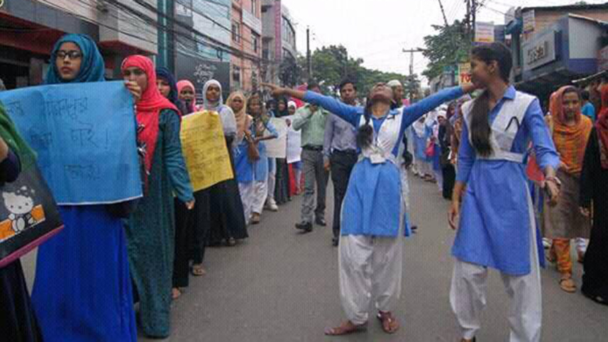 protest,continue,demand for justice,Khadiza Begum Nargis,hacked,on broad daylight,Chattra league leader,Sylhet