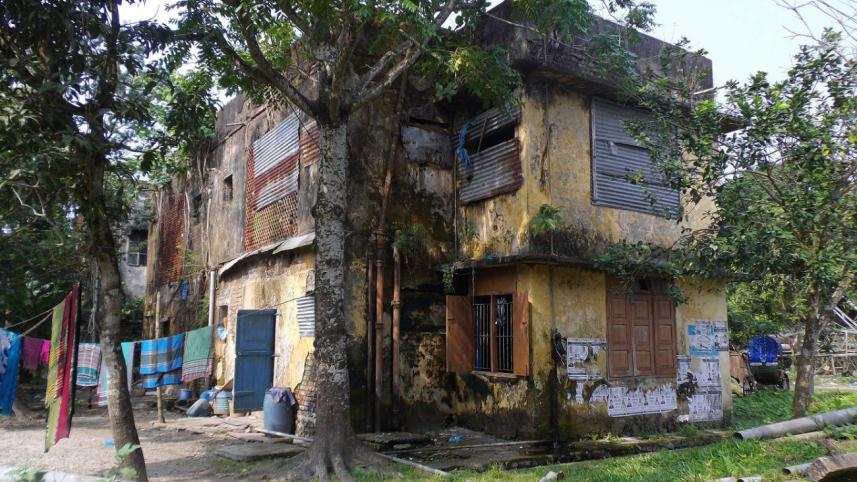 This ramshackle building.jpg