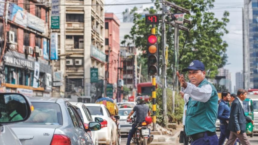 Traffic signal mismanagement in Dhaka