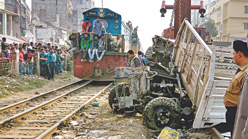 train hit truck 1.jpg