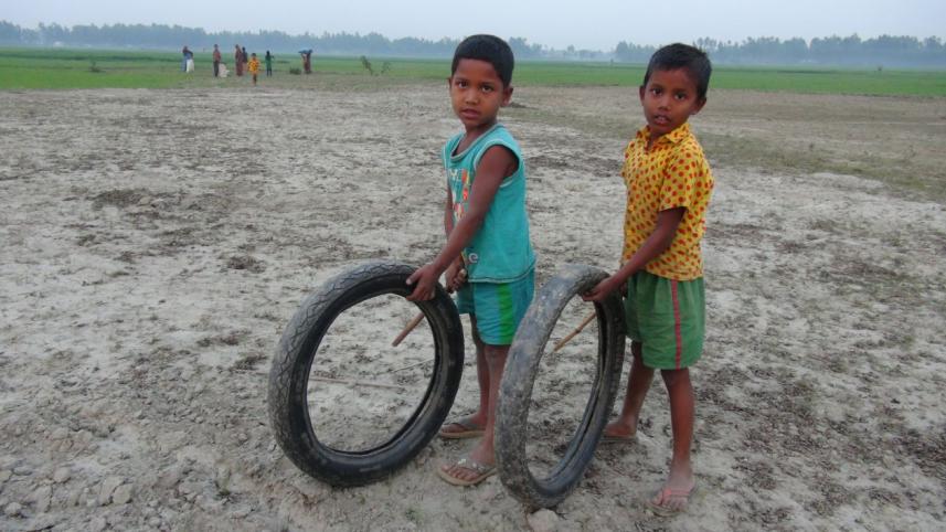 Tyre game on the bank of Teesta River