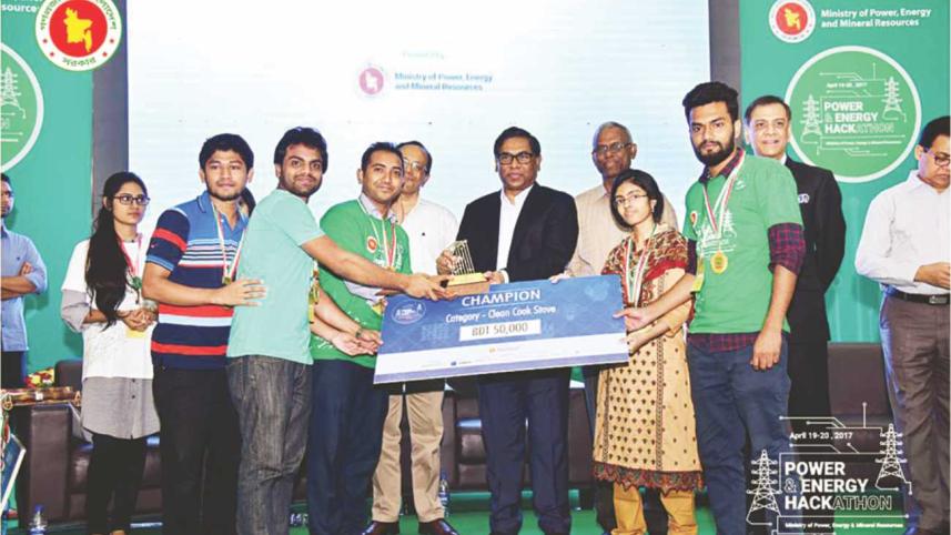 UIU team becomes Champion in Energy Hackathon 2017.jpg