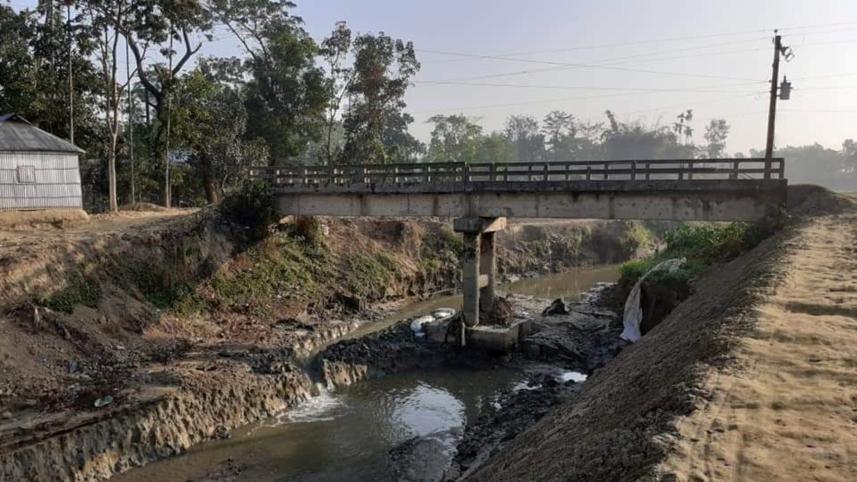 Unplanned river excavation 1.jpg