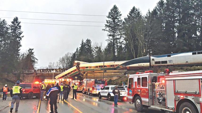 us train derail.jpg
