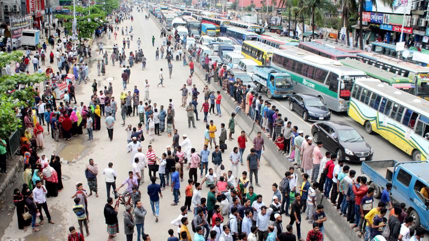 Dhaka-Mymensingh Highway blocked in Uttara