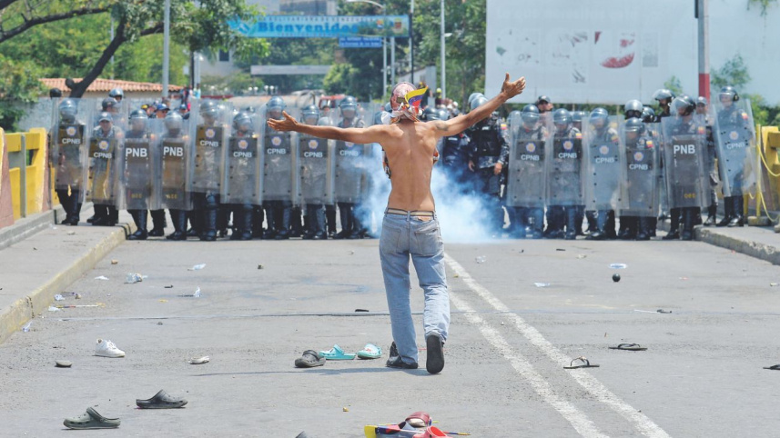 Venezuelan national policemen.jpg