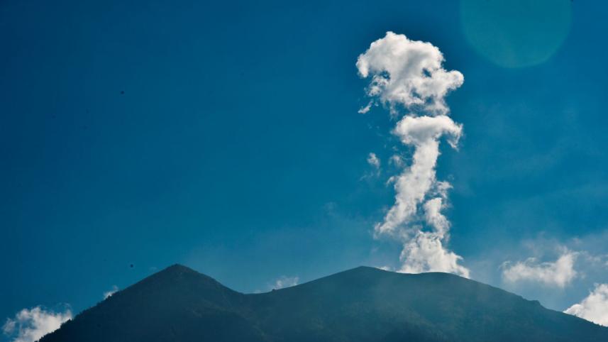 volcano erupt 1.jpg