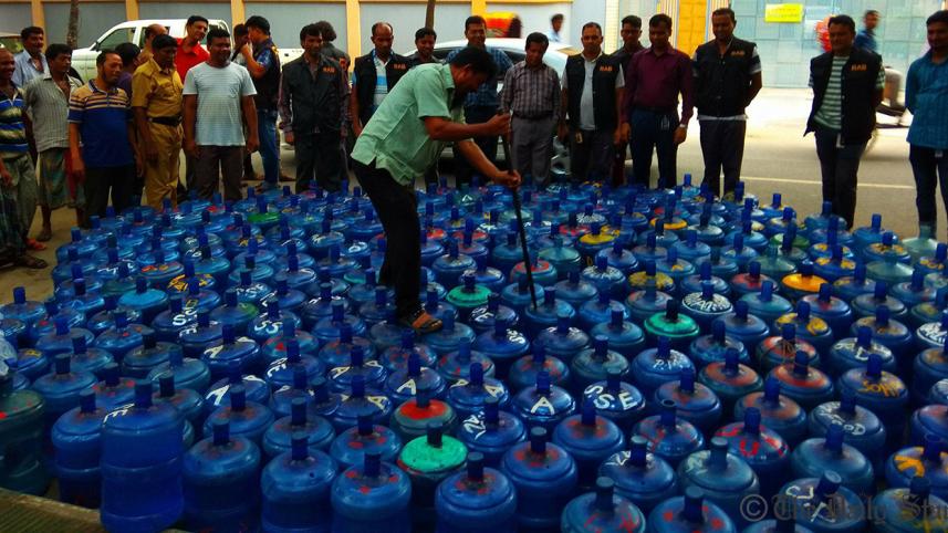 Selling untreated water in Karwan Bazar
