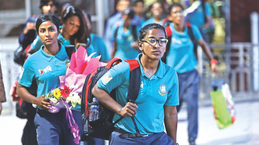 womens cricket.jpg
