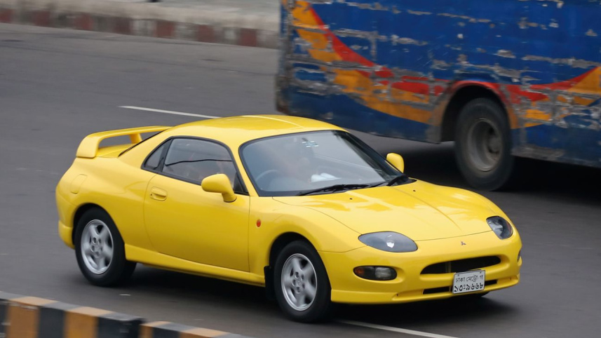 yellow car 5.jpg