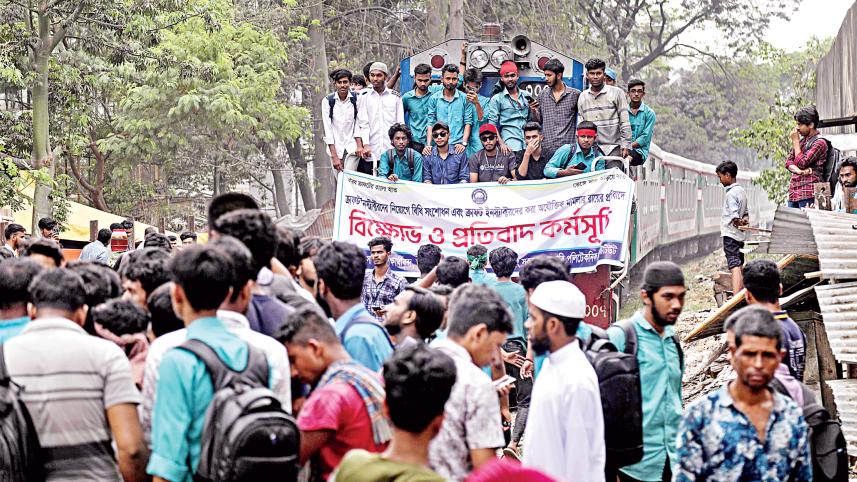 rail blockade by polytechnic students in Bangladesh