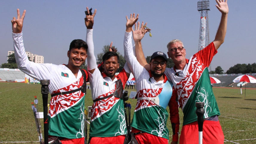 men_archers_celebrate.jpg
