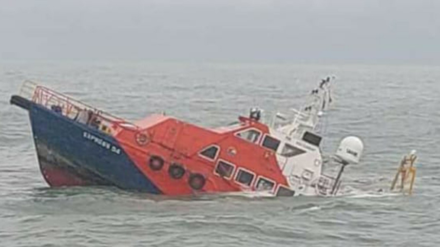 payra-ship-capsize.jpg