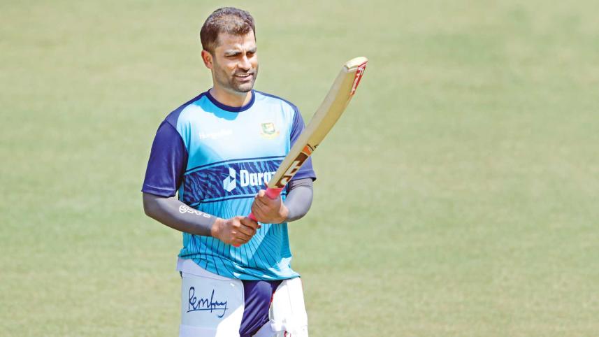 tamim-with-bat.jpg