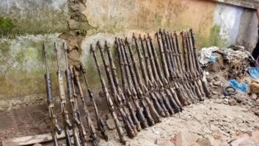 thakurgaon_pic-firearms_recovered-02.jpg