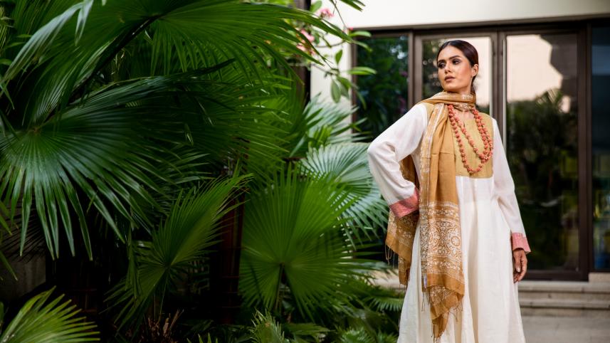 Saris Friendship Colours of the Chars white