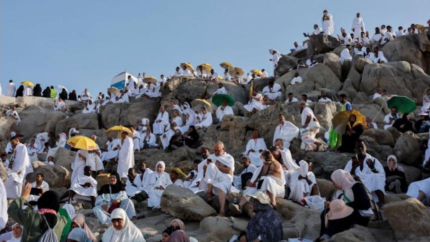 Muslim pilgrims gather at Arafat