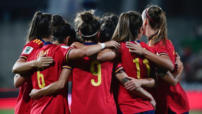 spain_women_footballers.jpg