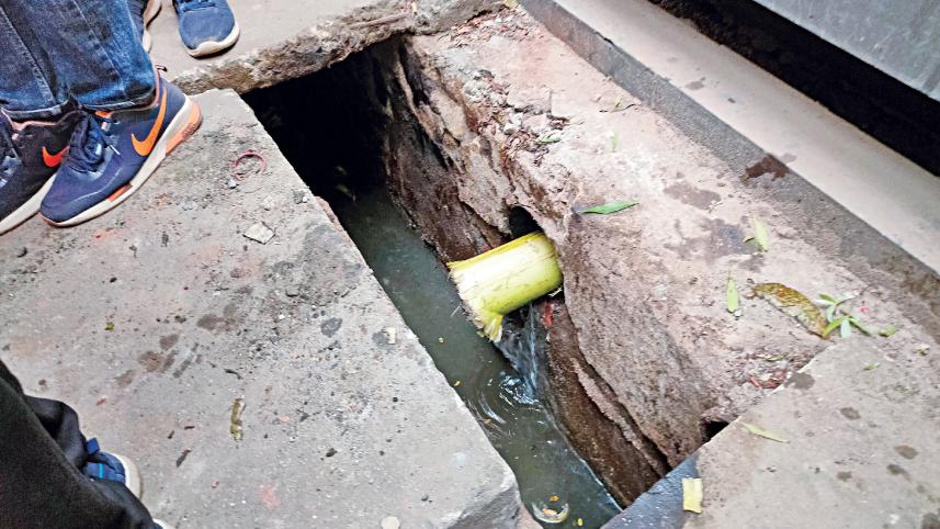 sewers-dhaka.jpg