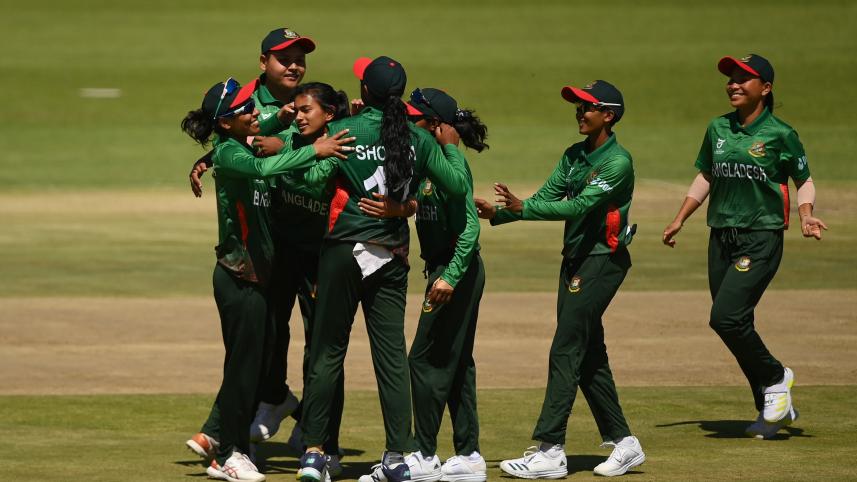 womens_cricket_team.jpg