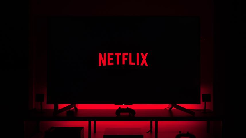 Netflix lowers price