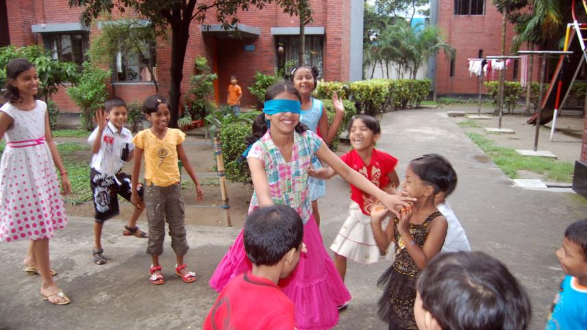 childrenplayinginsosdhaka.jpg
