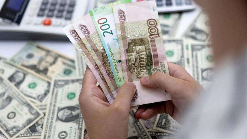 russian-rouble-hits.jpg